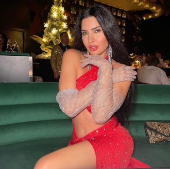 لاميتا فرنجية بفستان أحمر جذاب