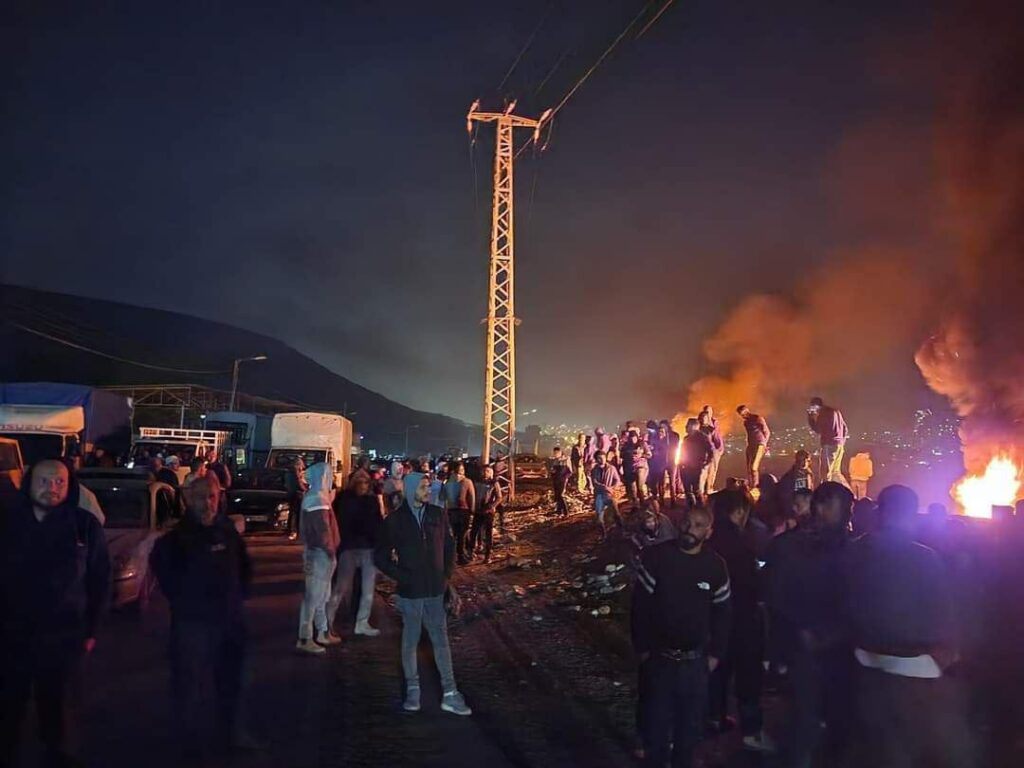 قوات الاحتلال تعيق حركة المواطنين والمركبات على حاجز بيت فوريك شرق نابلس