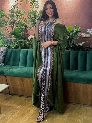 سخرية عارمة من دنيا بطمة بسبب حذائها الغريب في العيد