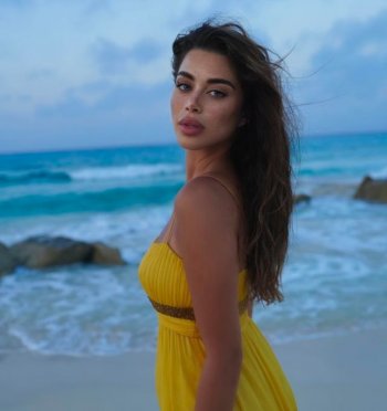 يارا السكري تتألق بإطلالة مميزة