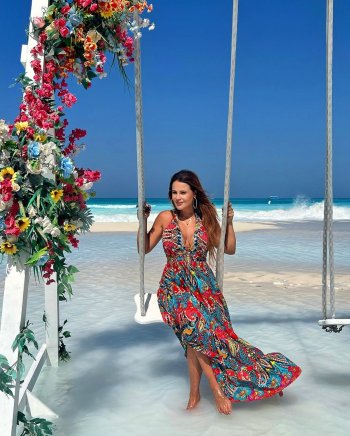 كارول سماحة تحتفل بعيد ميلادها من إلى جانب البحر