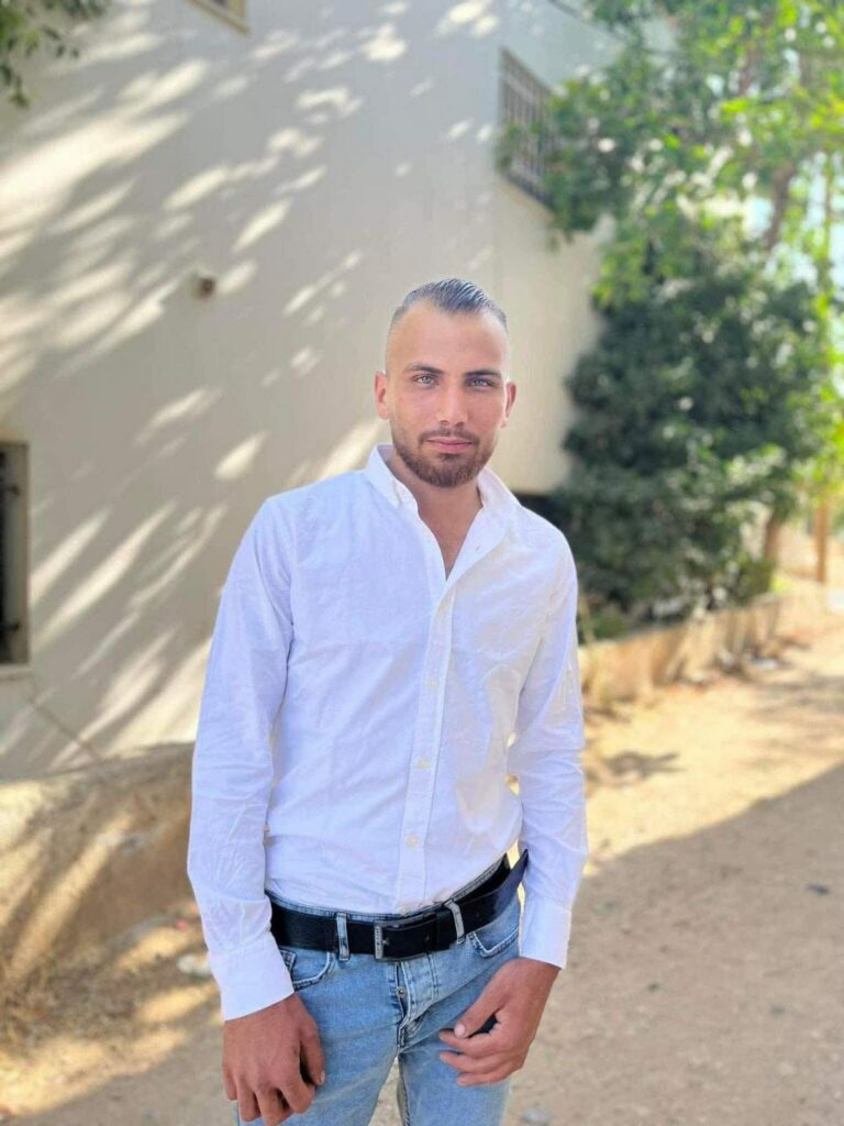 صورة الشهيد عبد الجواد صالح من أم صفا