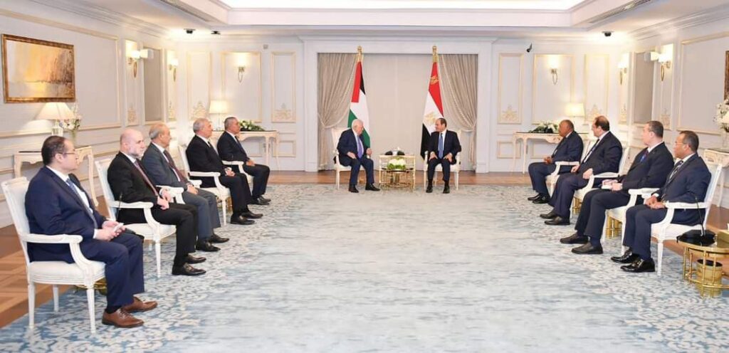 صور: الرئيس محمود عباس يلتقي الرئيس المصري عبدالفتاح السيسي في مصر.