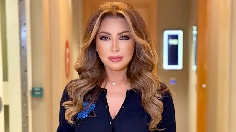 بالصور: نوال الزغبي تخطف أنظار الجمهور بإطلالتها المميزة على اليخت