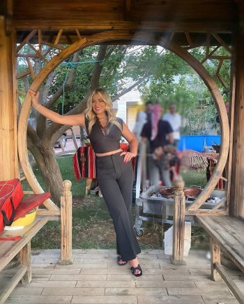 مادلين مطر تخطف الأنظار بإطلالتها الساحرة