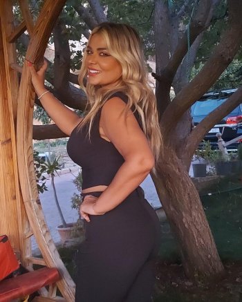 مادلين مطر تخطف الأنظار بإطلالتها الساحرة