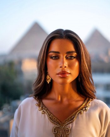 يارا السكري تتربع على عرش الجمال بتاج على رأسها