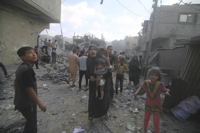 سياسيون فلسطينيون: الاحتلال يبحث عن هدنة لتخفيف الضغط الدولى وتقليل خسائره