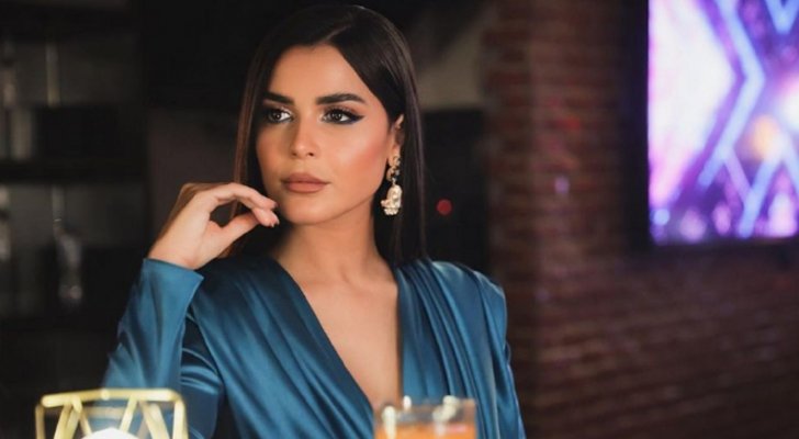 رانيا منصور تتألق بلوك رائع من كواليس تصوير أخر اعمالها "السيستم"