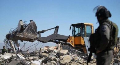 الاحتلال الإسرائيلي يهدم منشأة تجارية في بلدة سلوان