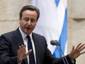 كاميرون: حماس لا يمكنها أن تلعب دورا في مستقبل غزة ..ويجب إخراج قيادتها من القطاع