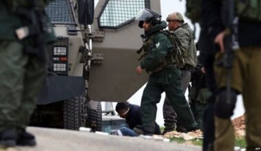 الاحتلال يعتقل 25 مواطنا من الضفة الغربية بينهم طفل وأسرى سابقون