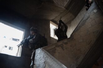 هيئة الأسرى: تحمّل الاحتلال المسؤولية الكاملة عن حياة المعتقل محمد طنجي