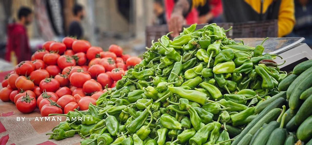 اسواق مدينة غزة والشمال تزدهر بالدقيق والطعام والخضار والفاكهة