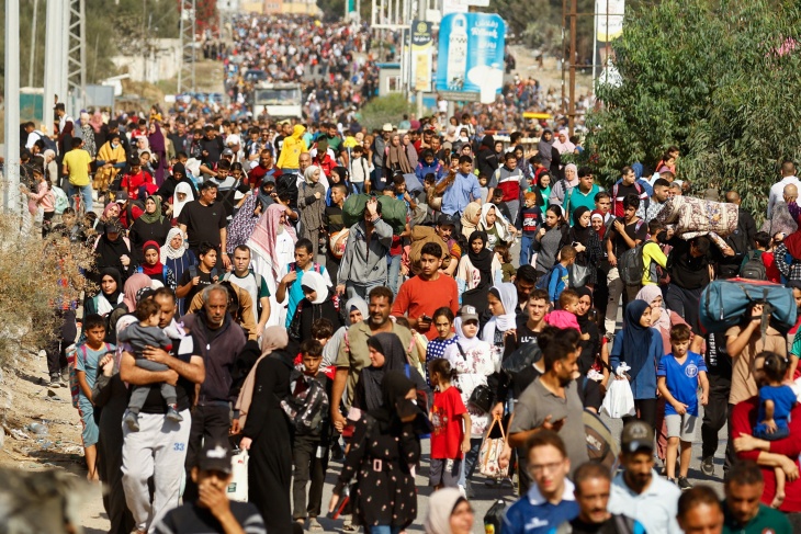 بالقتل والتهديد.. إسرائيل تمنع عودة المُهجرين في غزة إلى بيوتهم