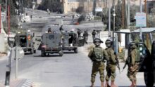 اقتحام بلدة حزما شمال شرق القدس ومداهمة محال تجارية