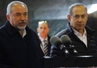 صحيفة إسرائيلية: الكشف عن تخصيص 50 مليون دولار من قطر إلى نتنياهو وليبرمان لتمويل حملاتهما الانتخابية