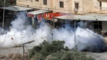 إصابة مواطنين بالاختناق خلال اقتحام بيت فجار جنوب بيت لحم