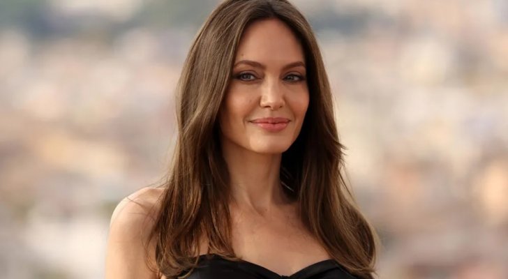 أنجلينا جولي لا تغني أمام أي شخص لهذا السبب