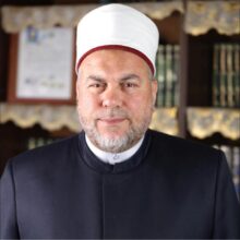 يصور لبعض السفهاء مهاجمة كل حريص على دماء الناس ووصفه بالنفاق تارة والكفر والخيانة تارة أخرى وما بين ذلك قاموس من الشتائم والرذائل لا تليق بمسلم