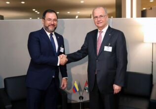 مصطفى يلتقي عددا من وزراء خارجية الدول في الجمعية العامة للأمم المتحدة