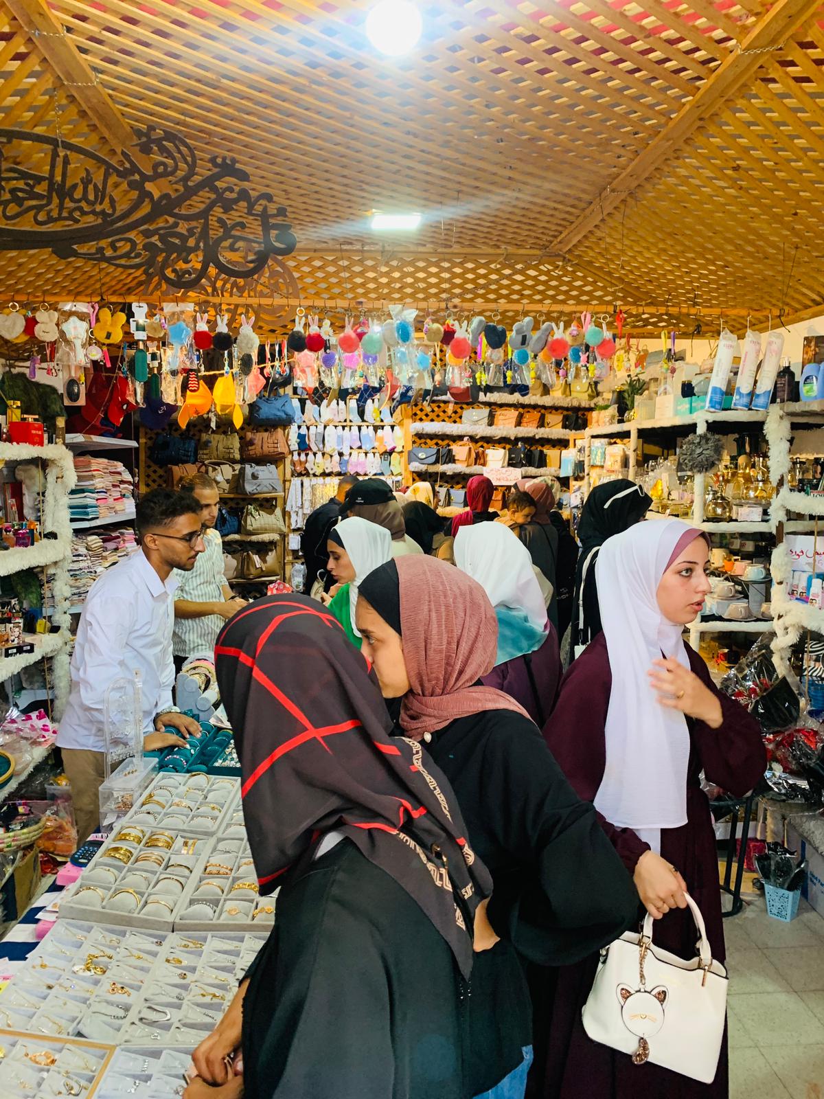 مجدية وهديل مدوخ.. رياديات رغم الحرب