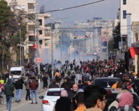 الاحتلال يعتدي على مشاركين في مسيرة منددة بالعدوان على غزة في مخيم العروب