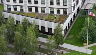 السفارة الأميركية في كييف تغلق أبوابها