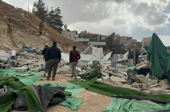 الاحتلال يهدم مسجدا في قرية جبل المكبر