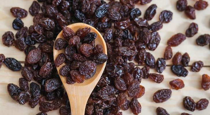 الزبيب غني بالمعادن والفيتامينات ويحافظ على توازن الجهاز العصبي