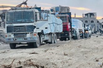 إدخال طرود اغذية والمياه إلى جباليا وبيت حانون