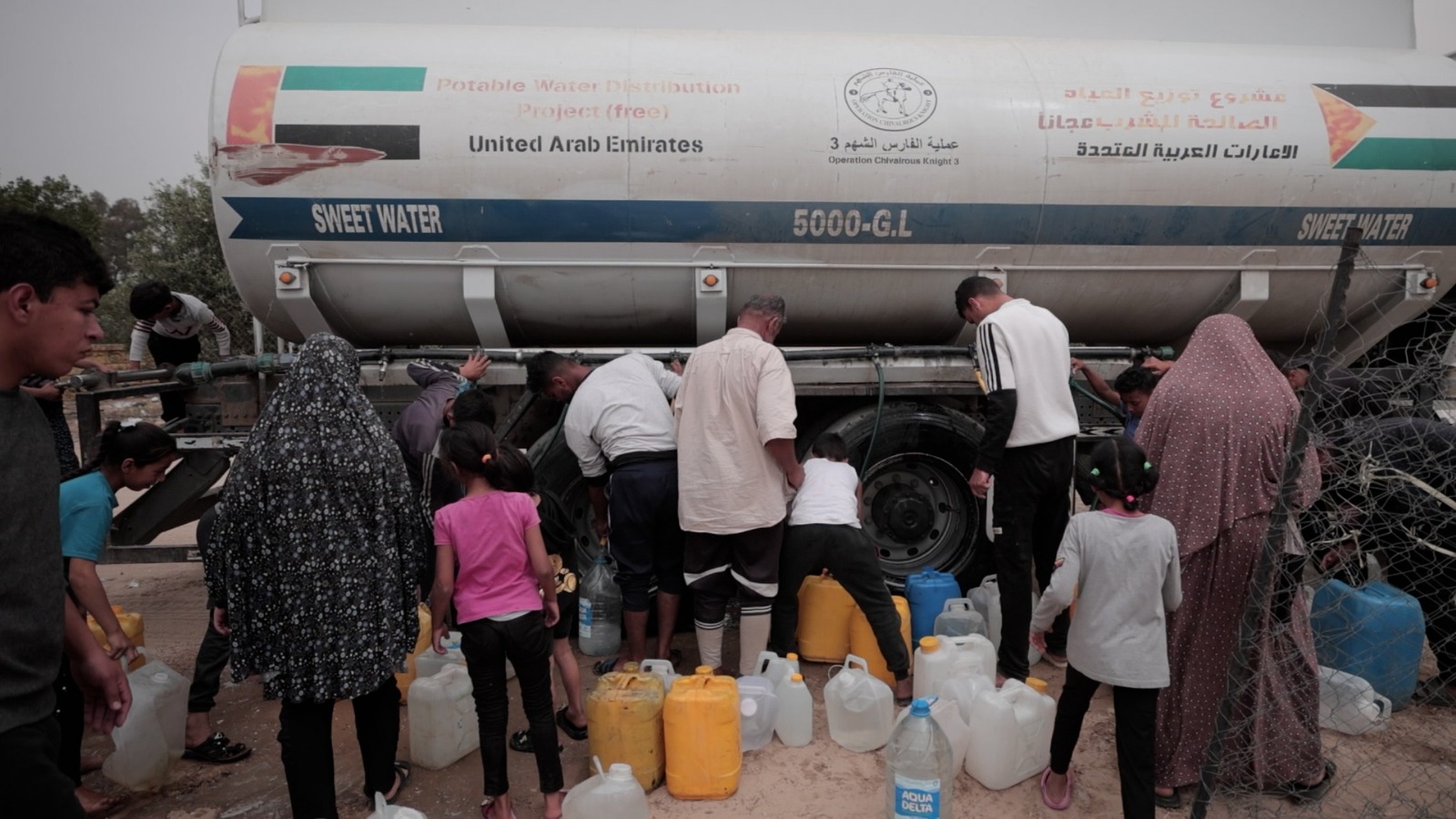 بعد تفاقم الأزمة الإنسانية… عملية الفارس الشهم 3 تُسير قوافل وخزانات مياه لمخيمات النازحين في قطاع غزة