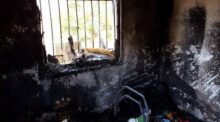 مستعمرون يحرقون حظيرة أغنام وفرن طابون في واد الرخيم جنوب الخليل