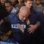 حمزة الدحدوح.. الصحفي الذي رفض الرحيل واختار البقاء في قلب المعركة