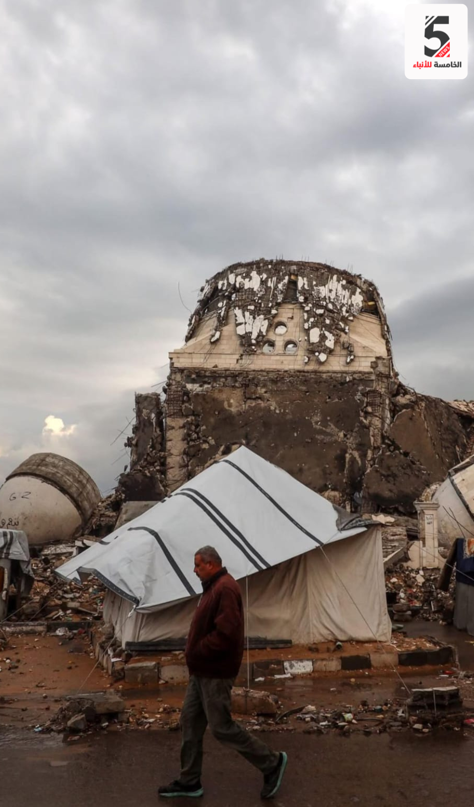 شتاء النازحين في غزة .. حين يتحول المطر إلى مأساة