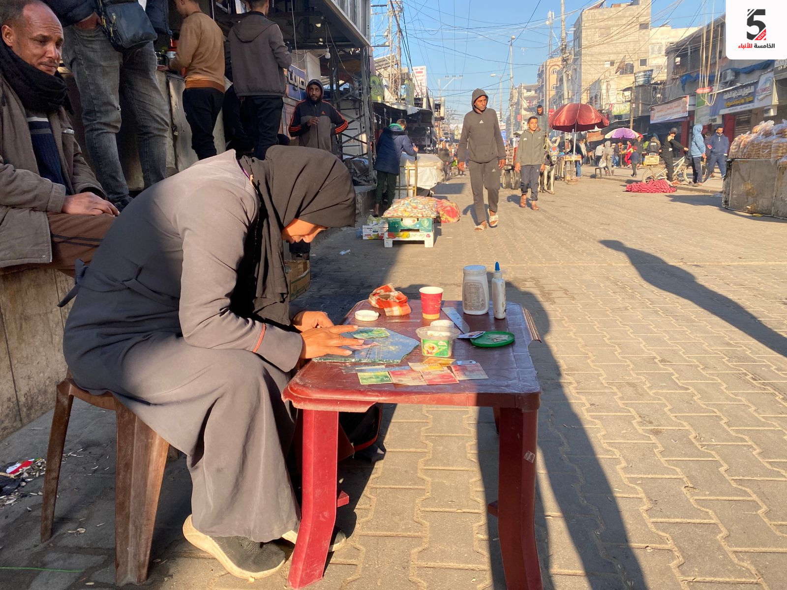 العملات الورقية المتهرئة