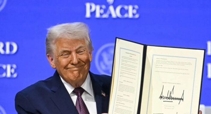 ترامب يوقّع ميثاق مجلس السلام