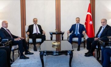 هاكان فيدان يلتقي رئيس اللجنة الوطنية لإدارة غزة و مسؤول ملفها الأمني في أنقرة