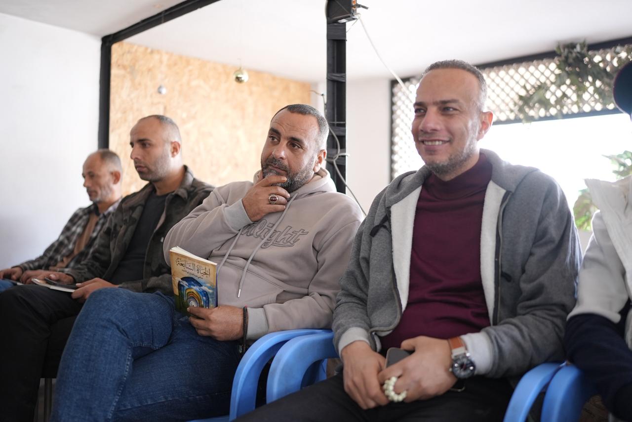 الكاتب (أبو لاشين) يوقع باكورة أعماله الأدبية (الحياة السابعة)