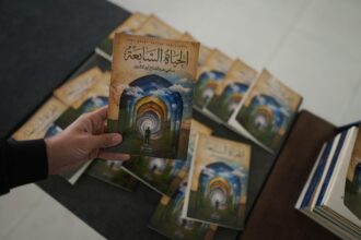 الكاتب (أبو لاشين) يوقع باكورة أعماله الأدبية (الحياة السابعة)