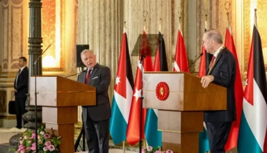 العاهل الأردني و الرئيس التركي يؤكدان ضرورة الاستمرار في تنفيذ خطة السلام في غزة