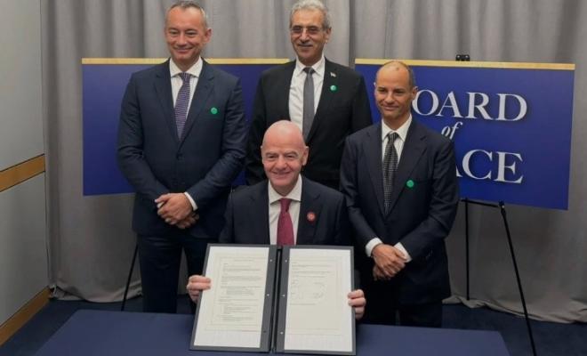 فيفا ومجلس السلام يوقّعان اتفاق شراكة تاريخي لدعم التعافي والاستقرار في غزة عبر كرة القدم