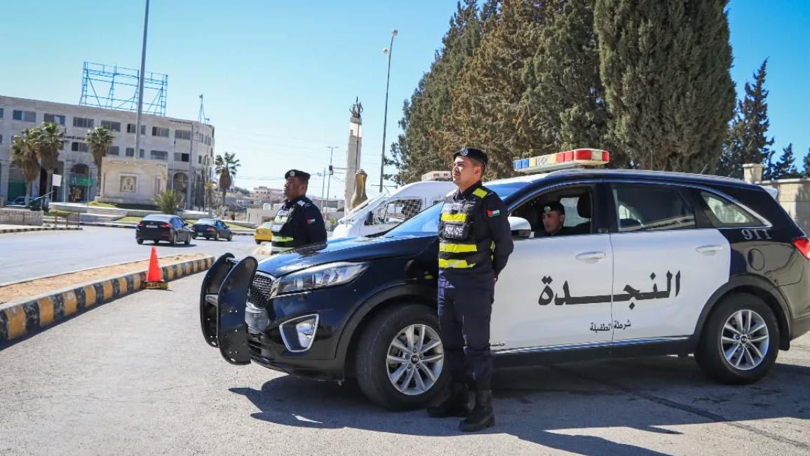 رجل يقتل أطفاله الثلاثة بآلة حادة في الأردن.. والسبب ؟؟