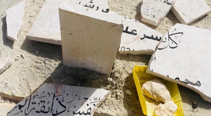 مستوطنون يحطمون شواهد قبور في مقبرة الرشايدة شرق بيت لحم
