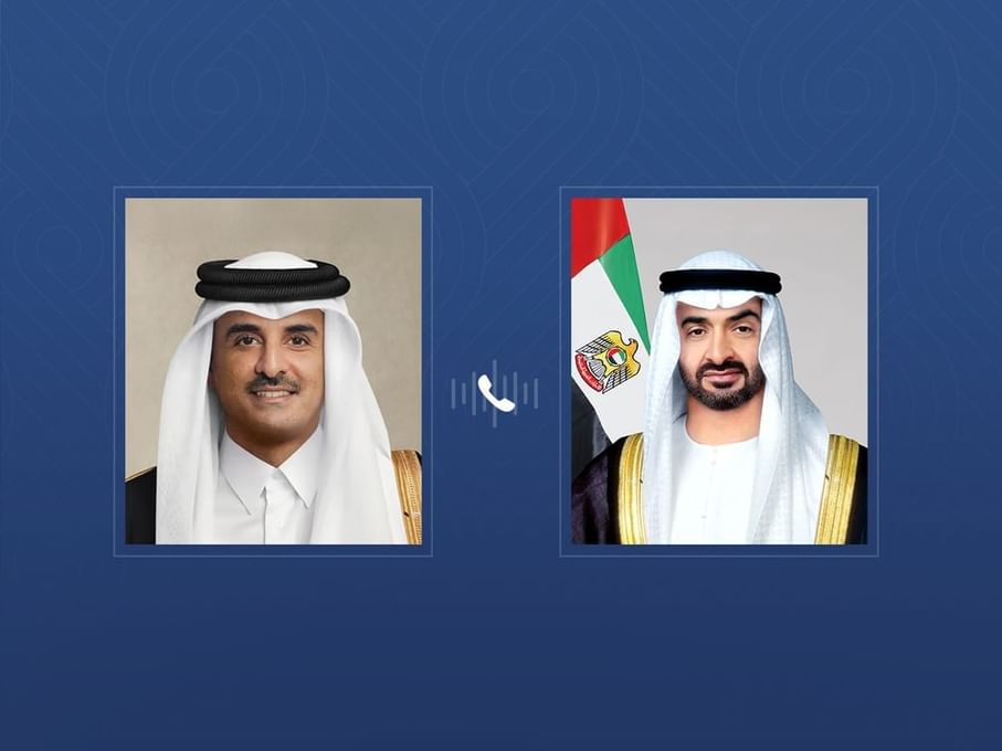 رئيس الإمارات وأمير قطر يبحثان خلال اتصال هاتفي العلاقات الأخوية والتطورات الإقليمية