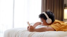 ماليزيا تحظر حسابات التواصل الاجتماعي لمن هم دون 16 عاماً وتعزز حماية القاصرين