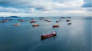 إيران تعلن إغلاق مضيق هرمز وتحذر من استهداف أي سفينة تعبره