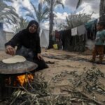الطهي بالخشب.. نار تلتهم ما تبقى من كرامة الحياة في غزة