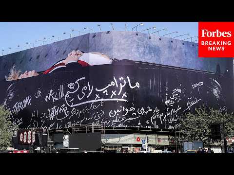 بعد تصاعد التهديدات.. لوحة في طهران تُظهر ترامب داخل نعش
