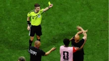 "فيفا" يتلقى شكوى مصرية ضد الحكم الفرنسي بعد جدل مونديالي واسع